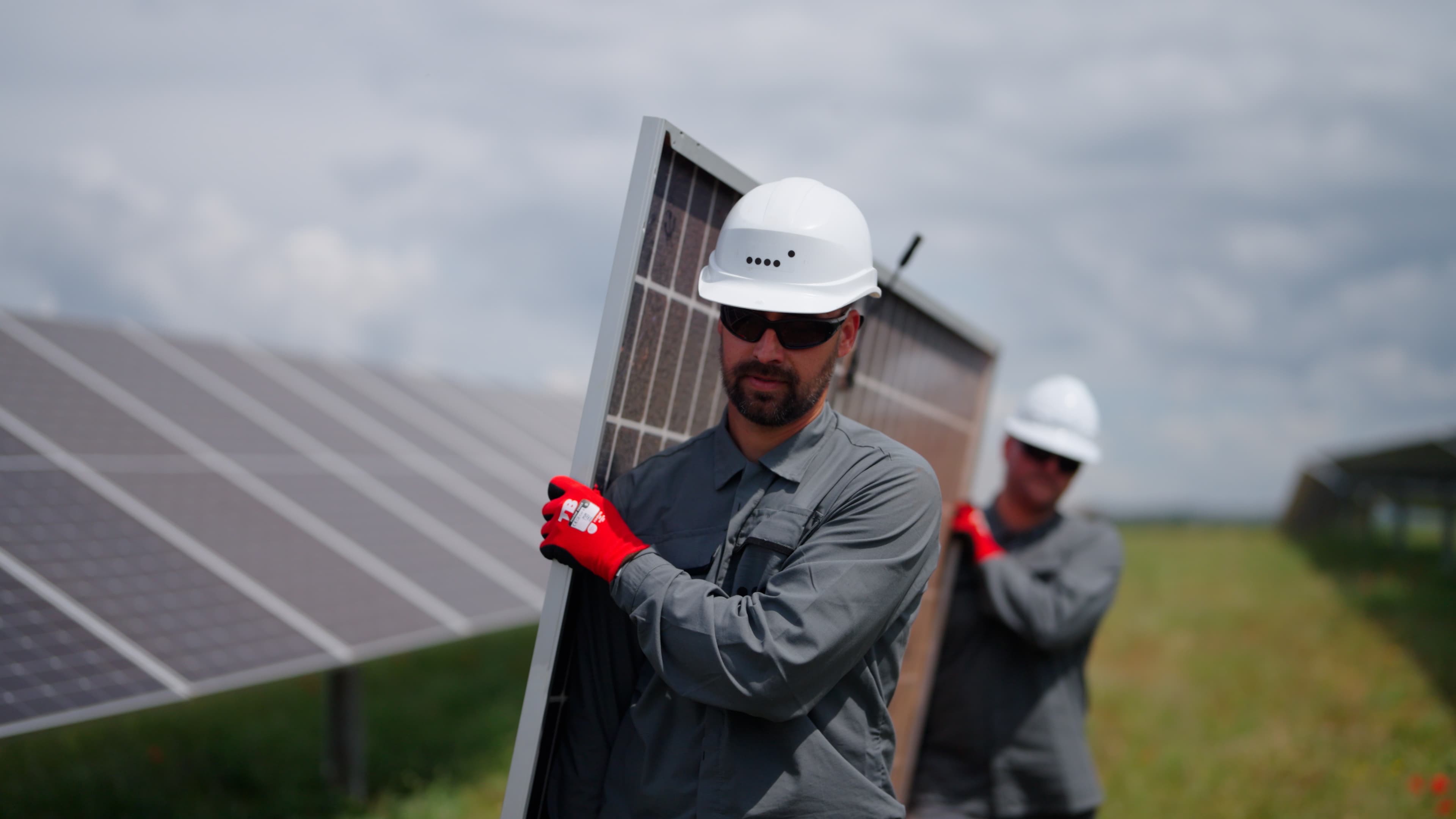 Zelestra agrees €130M syndicated equity‑bond facility with Santander, supported by ICO and Cesce